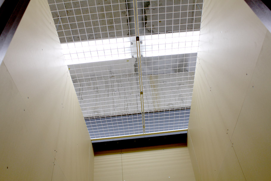 個室天井の防犯ネット